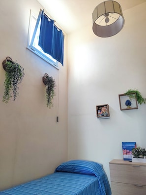 2 habitaciones, tabla de planchar con plancha y cuna de viaje 