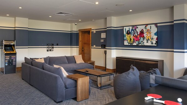 Smart TV, fireplace, offices