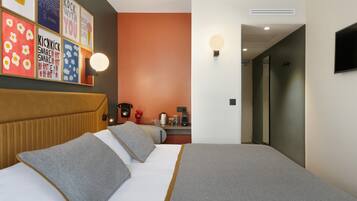 3 chambres, coffres-forts dans les chambres, bureau, rideaux occultants