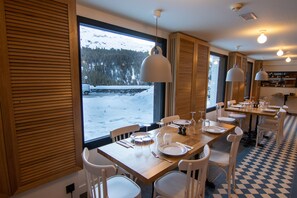 3 restaurants, dinner served, local and international cuisine