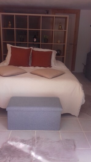 1 bedroom, WiFi, bed sheets - Domaine lolo and hakimi (Le Pontet)