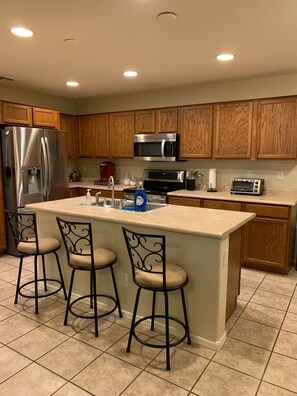 Microwave, dishwasher, coffee/tea maker, cookware/dishes/utensils