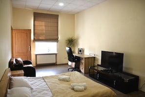 Phòng đôi hoặc 2 giường đơn tiện nghi đơn giản | Bàn ủi/dụng cụ ủi quần áo, truy cập Internet không dây miễn phí