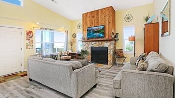 Townhome, Multiple Beds (Coastal Sunshine) | Living area