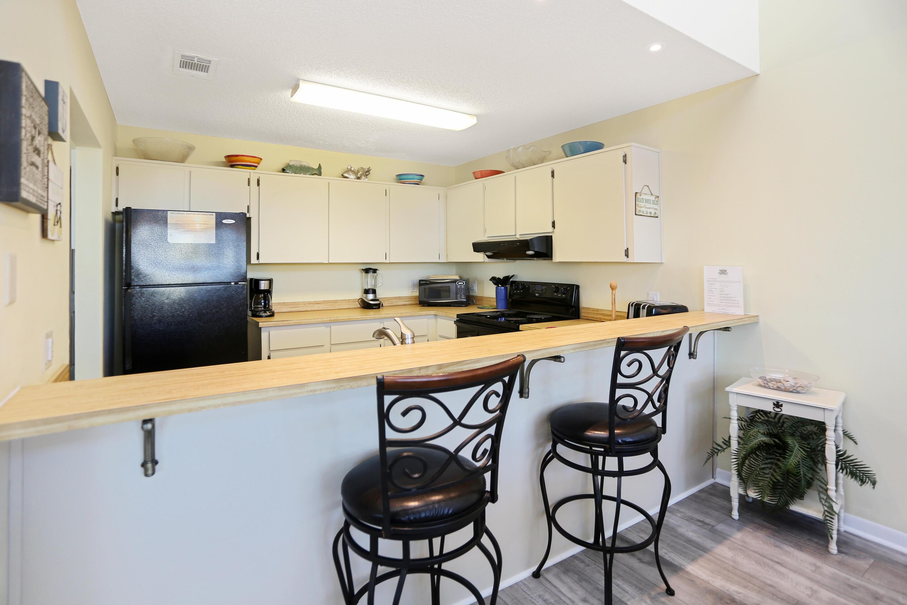 House, Multiple Beds (Coastal Sunshine) | Private kitchen
