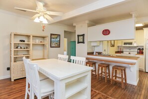 House, Multiple Beds (Cape Haus) | Dining