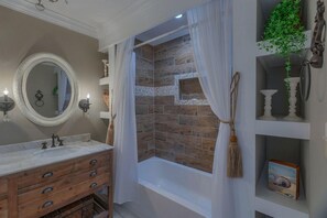Apartment, 2 Schlafzimmer | Badezimmer