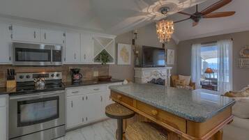 Condo, 2 Bedrooms | Private kitchen