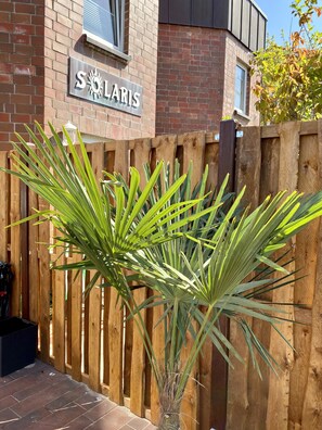 تفاصيل الفندق من الخارج