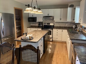 Fridge, microwave, oven, stovetop - Lake Life meets Country Living Near Gimli (RM of Gimli)