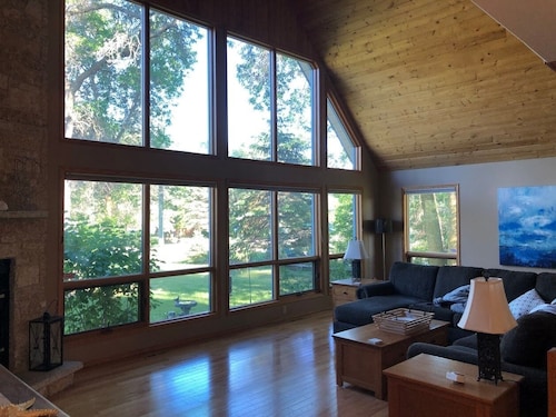 Lake Life meets Country Living Near Gimli