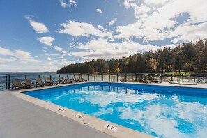 Piscine extérieure, piscine chauffée