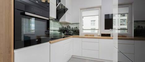 冰箱、微波炉、烤箱、炉灶