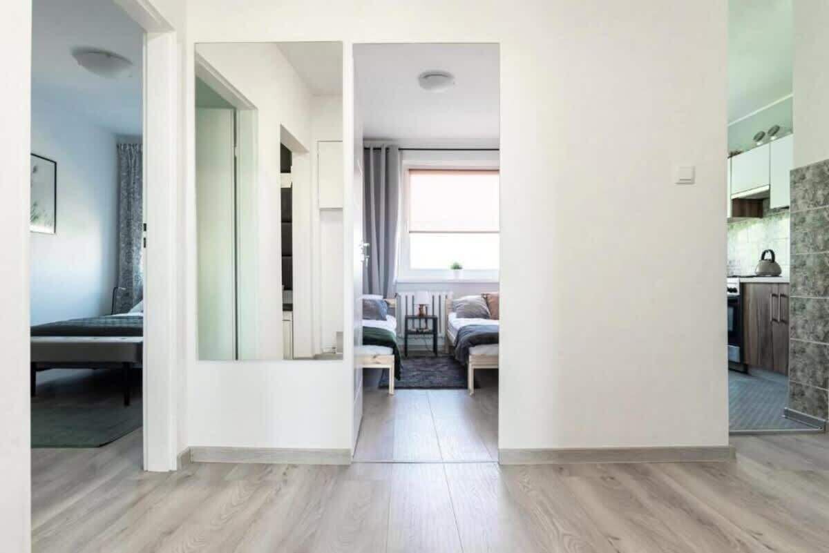 2 室のベッドルーム、デスク、アイロン / アイロン台、WiFi