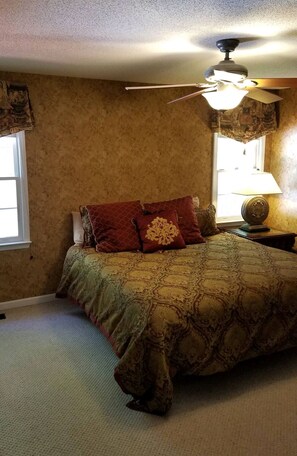 6 bedrooms, iron/ironing board, free WiFi, bed sheets