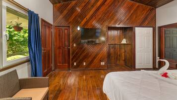 1 bedroom, premium bedding, memory-foam beds, in-room safe