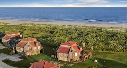 Beach front Getaway with Amazing Views