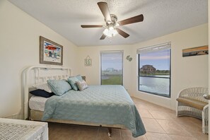 3 عدّة غرف نوم ومكتب وواي فاي مجانًا وملاءات أسرّة