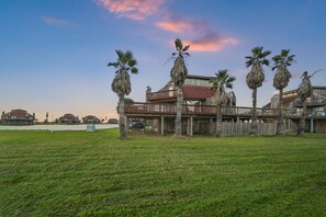 Exterior - Beach front Getaway with Amazing Views (Matagorda)