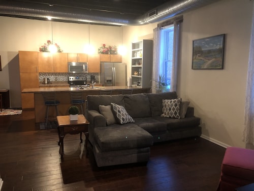 Downtown New Castle Indiana Condo Available for short-term and long-term stays. 