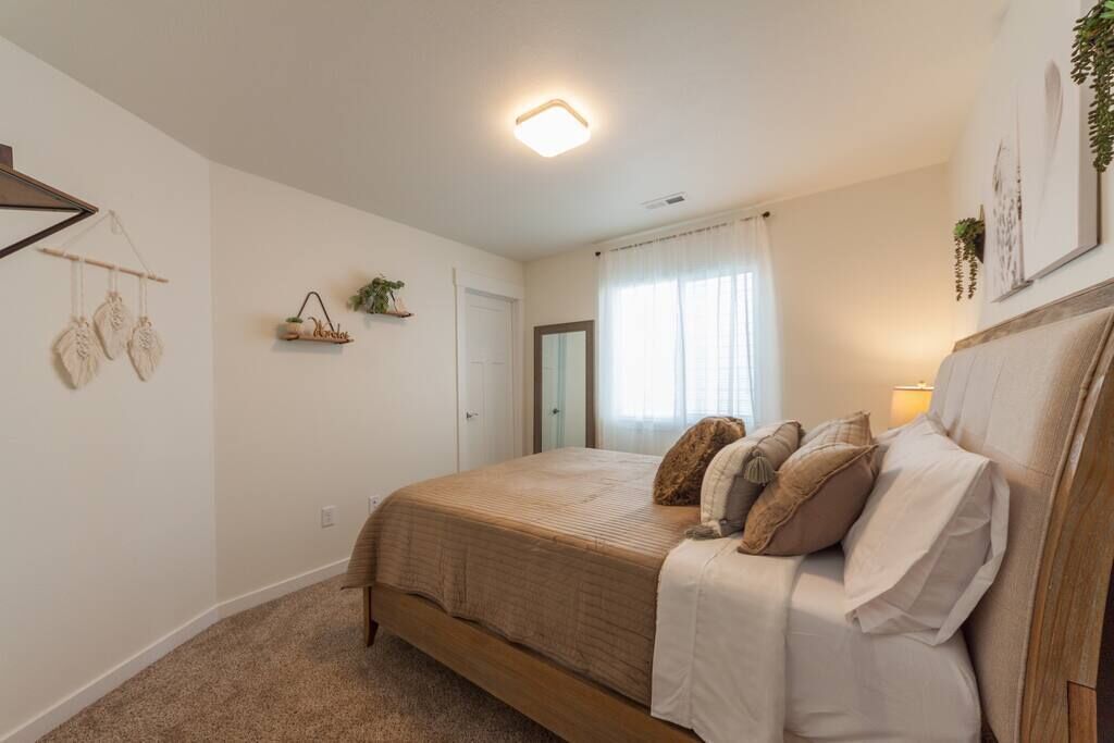 3 slaapkamers, een strijkplank/strijkijzer, reisbedje, wifi