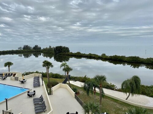 Serene 1 Bed/1 Bath Condo on Gulf Coast with Resort-Style Amenities