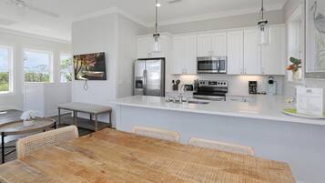 House, Multiple Beds (Fishermans Cove) | Private kitchen