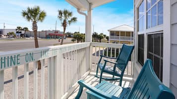 House, Multiple Beds (Good Day Sunshine) | Property grounds