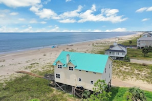 Casa, varias camas (Hatchling Hideaway) | Playa | Ubicación a pie de playa
