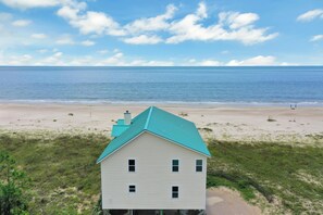 Casa, varias camas (Hatchling Hideaway) | Playa | Ubicación a pie de playa