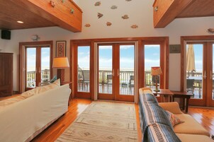 House, Multiple Beds (Hatchling Hideaway) | Living area