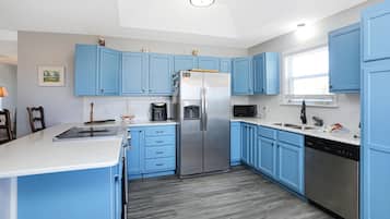 House, Multiple Beds (Flamingo Roost) | Private kitchen