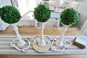 House, Multiple Beds (Havin A Blas) | Dining