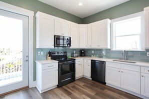 House, 3 Bedrooms | Private kitchen