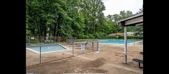 Quiet, Remodeled 1BR/1BA Condo in Annandale, VA w/pool near DC