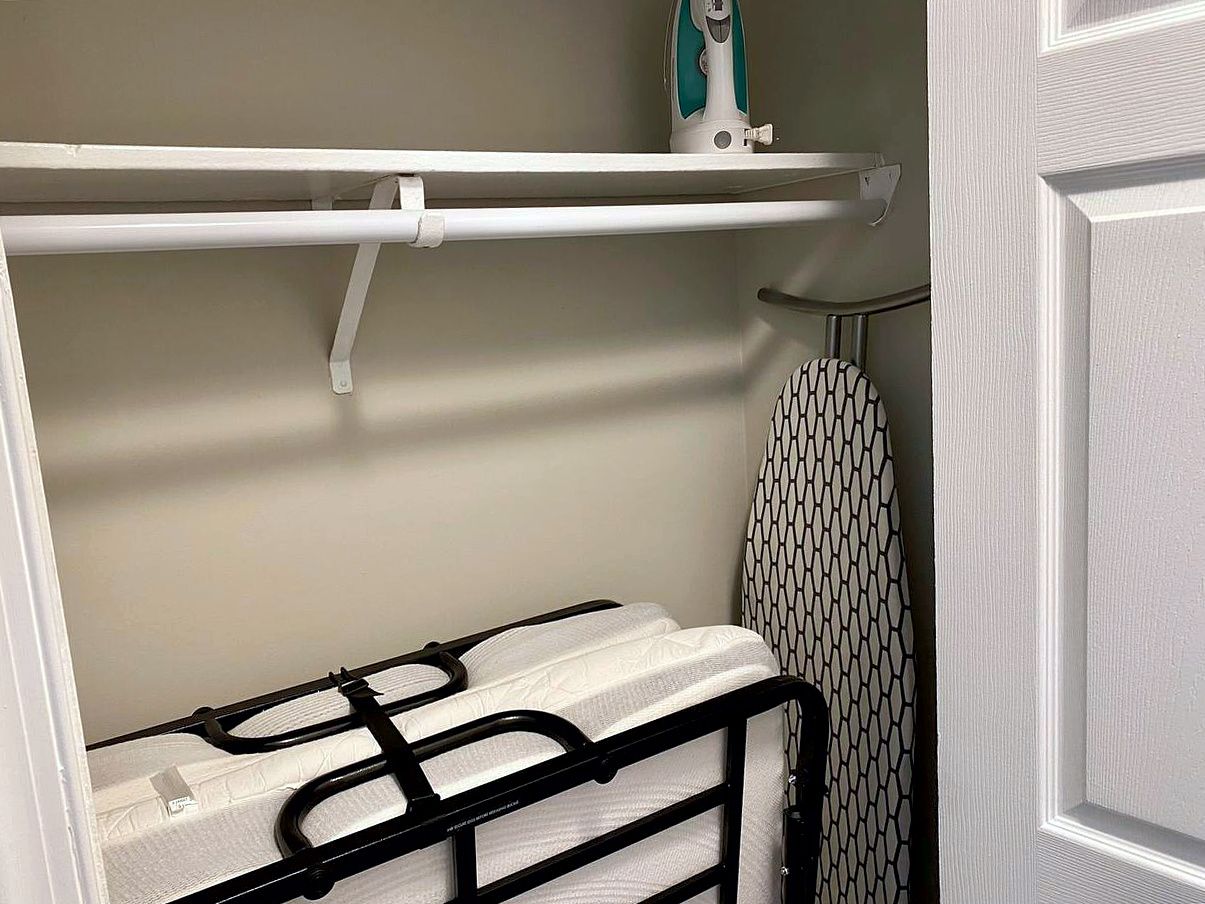 Extra sleepers? Fresh linens and a rollaway bed for extra guests.