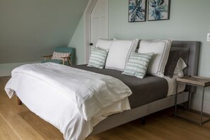 3 bedrooms, iron/ironing board, travel crib, free WiFi - Beachfront home with heated pool (Madison)