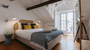 2 bedrooms, travel crib, free WiFi, bed sheets