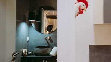 Combined shower/tub, hair dryer, towels, soap