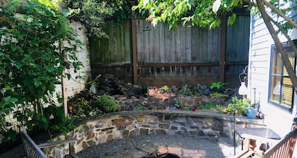 Cozy Getaway w/Hot tub, Fireplace, Firepit & A/C