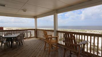 Hus - flera sängar (One More Time Again) | Restaurang utomhus