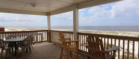 House, Multiple Beds (One More Time Again) | Outdoor dining