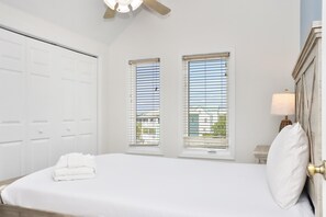 House, Multiple Beds (La Mer)