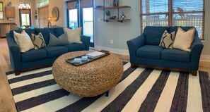 House, 3 Bedrooms | Living room