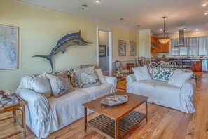 House, 2 Queen Beds (Island Idyl) | Living area