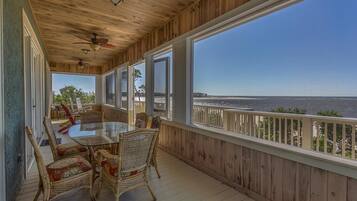 House, 2 Queen Beds (Island Idyl) | Outdoor dining