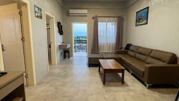 Master Sea View Room | Living area