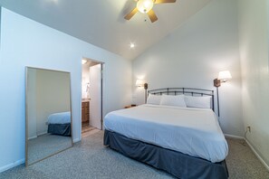 3 slaapkamers, een strijkplank/strijkijzer, gratis wifi, beddengoed