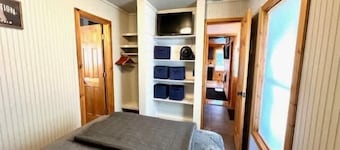 Aspen Cabin - Lost Land Lake Waterfront Getaway