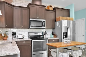 House, 1 King Bed (Rehoboth Cottage) | Private kitchen